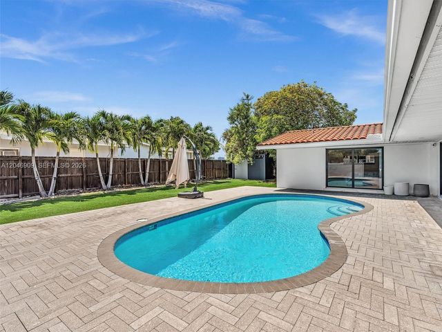 19225 NE 18th Avenue, Miami, FL 33179