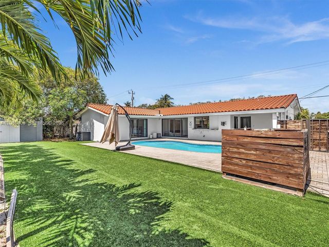 19225 NE 18th Avenue, Miami, FL 33179