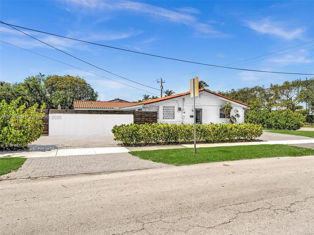 19225 NE 18th Avenue, Miami, FL 33179