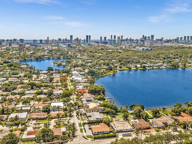 19225 NE 18th Avenue, Miami, FL 33179