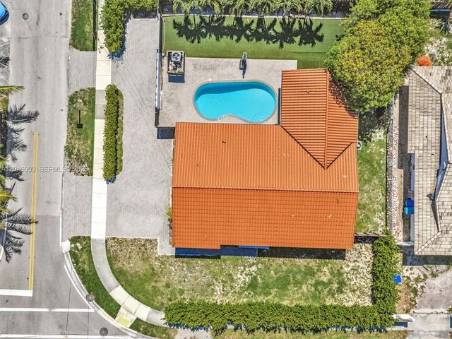 19225 NE 18th Avenue, Miami, FL 33179