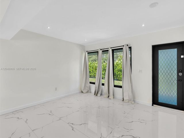 19225 NE 18th Avenue, Miami, FL 33179