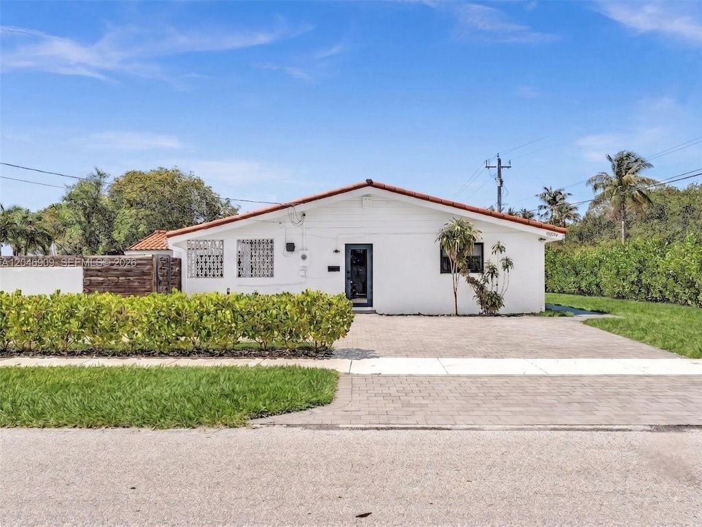 19225 NE 18th Avenue, Miami, FL 33179