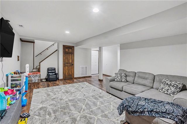 6721 SE Isley Drive, Holt, MO 64048