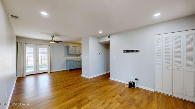 424 Mac Brae Rd, Louisville, KY 40214