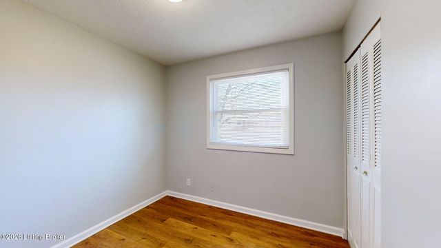 424 Mac Brae Rd, Louisville, KY 40214