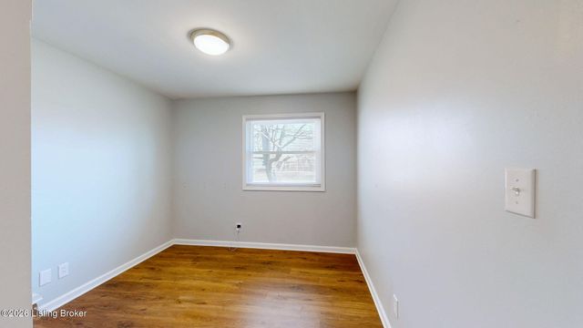 424 Mac Brae Rd, Louisville, KY 40214