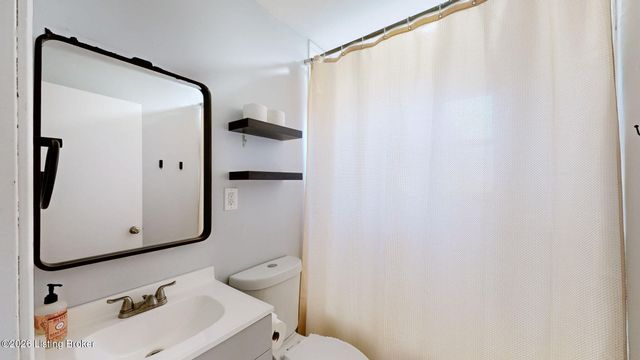 424 Mac Brae Rd, Louisville, KY 40214