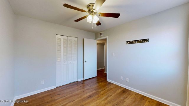 424 Mac Brae Rd, Louisville, KY 40214