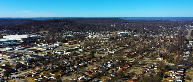 424 Mac Brae Rd, Louisville, KY 40214