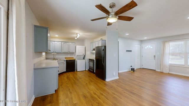 424 Mac Brae Rd, Louisville, KY 40214