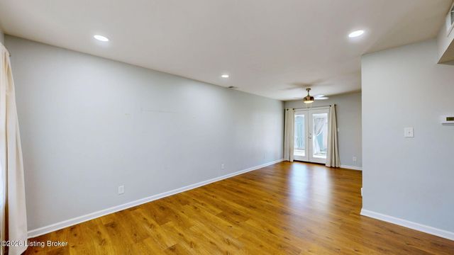 424 Mac Brae Rd, Louisville, KY 40214