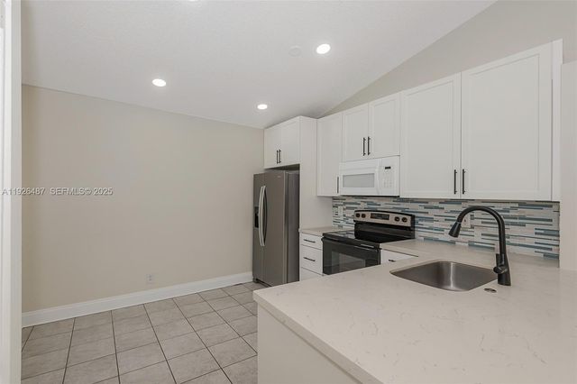 17925 SW 10th Ct, Pembroke Pines, FL 33029