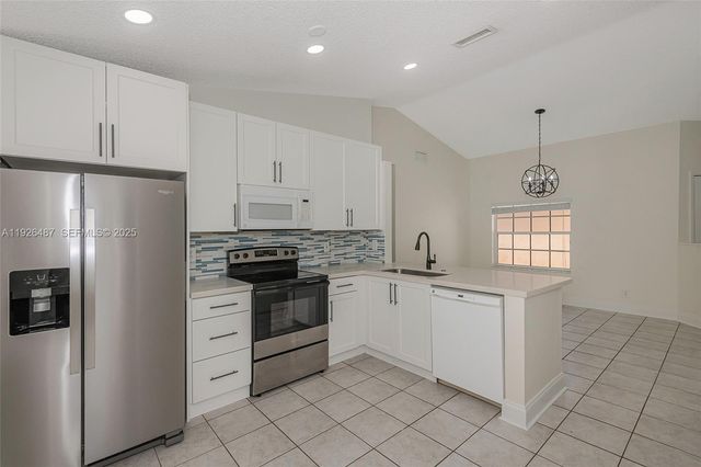 17925 SW 10th Ct, Pembroke Pines, FL 33029