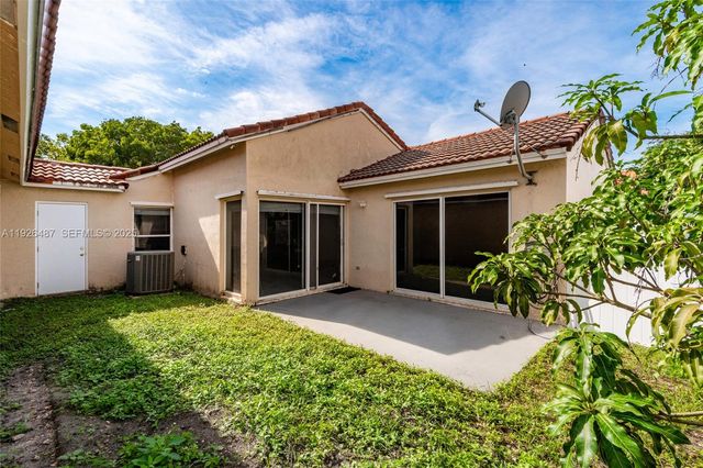 17925 SW 10th Ct, Pembroke Pines, FL 33029