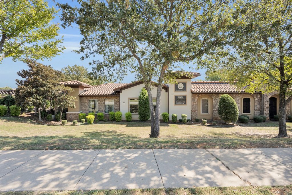 550 N Walnut Creek Drive 100, Mansfield, TX 76063
