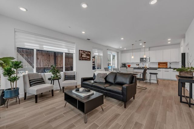 3356 Gallatin Dr, Folsom, CA 95630