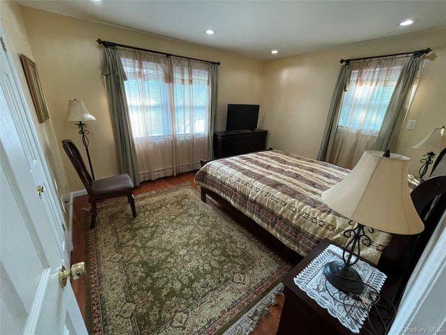5 Denton Place, Farmingdale, NY 11735