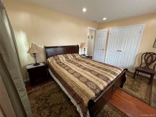 5 Denton Place, Farmingdale, NY 11735