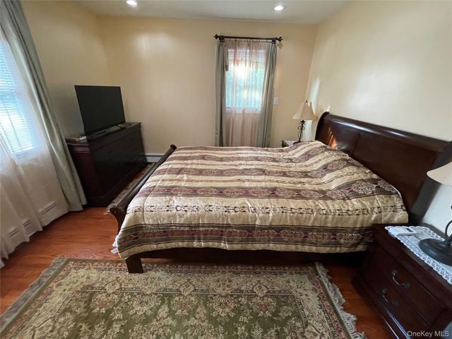 5 Denton Place, Farmingdale, NY 11735