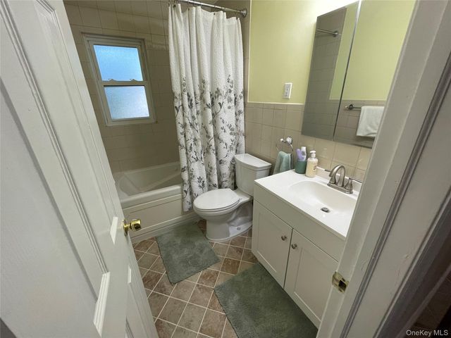 5 Denton Place, Farmingdale, NY 11735