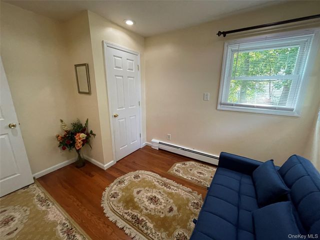 5 Denton Place, Farmingdale, NY 11735