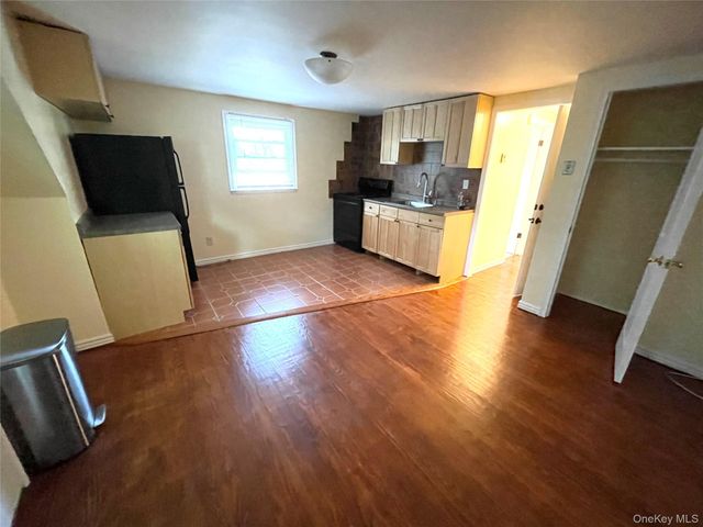5 Denton Place, Farmingdale, NY 11735