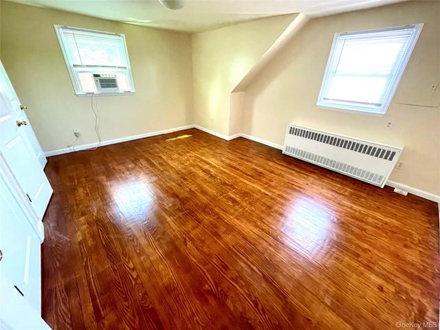5 Denton Place, Farmingdale, NY 11735