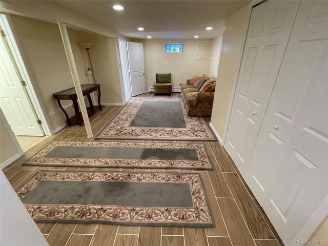 5 Denton Place, Farmingdale, NY 11735