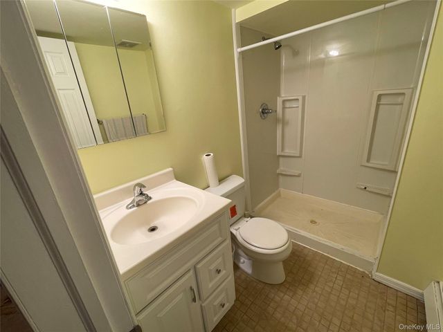5 Denton Place, Farmingdale, NY 11735