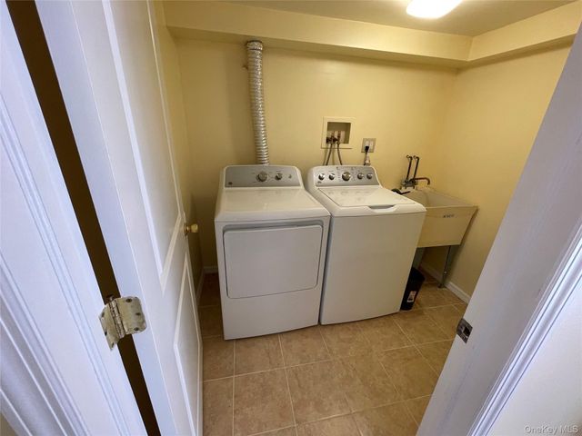 5 Denton Place, Farmingdale, NY 11735
