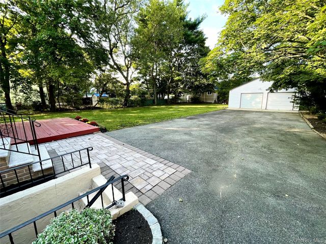 5 Denton Place, Farmingdale, NY 11735