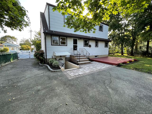 5 Denton Place, Farmingdale, NY 11735