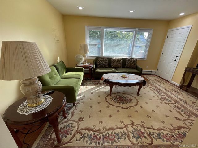 5 Denton Place, Farmingdale, NY 11735