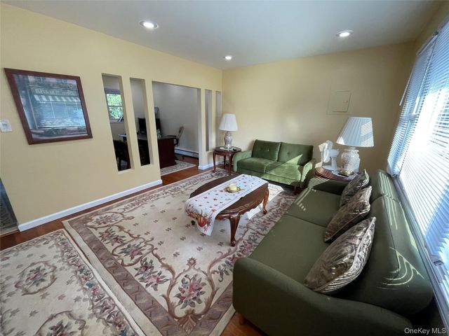 5 Denton Place, Farmingdale, NY 11735