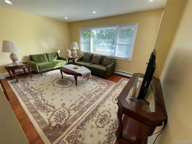 5 Denton Place, Farmingdale, NY 11735