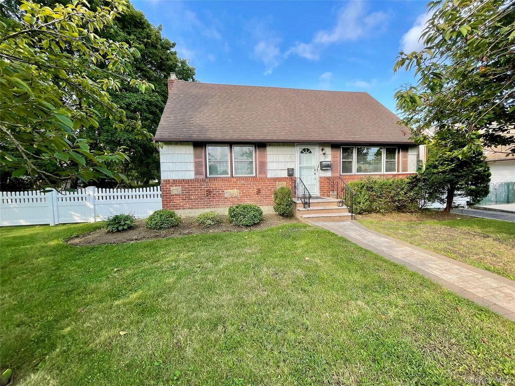5 Denton Place, Farmingdale, NY 11735 — exterior
