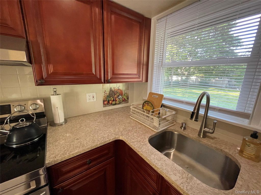 5 Denton Place, Farmingdale, NY 11735 — photo 2