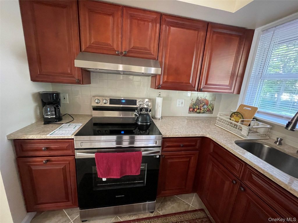 5 Denton Place, Farmingdale, NY 11735 — photo 4