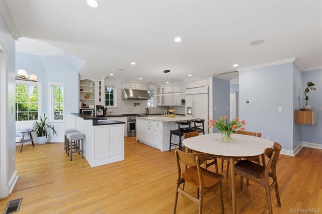 42 Mulberry Lane, New Rochelle, NY 10804