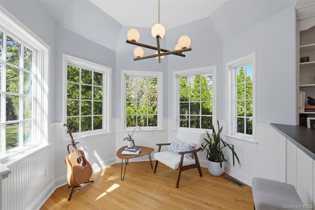 42 Mulberry Lane, New Rochelle, NY 10804