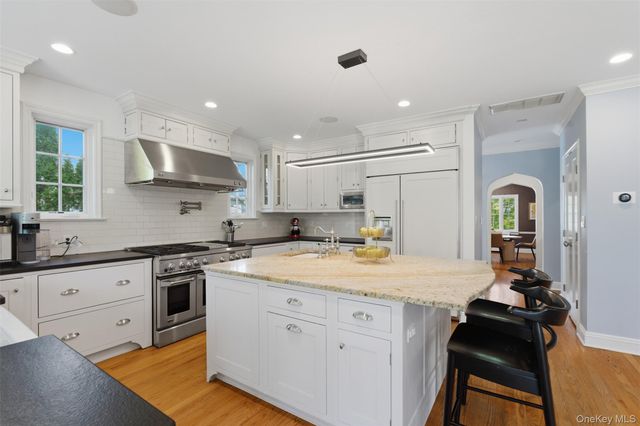 42 Mulberry Lane, New Rochelle, NY 10804
