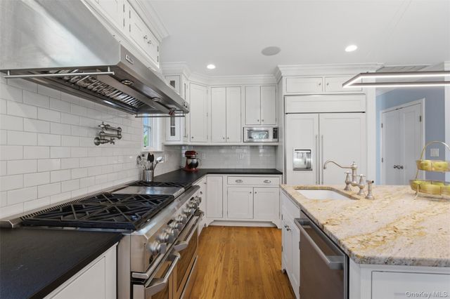 42 Mulberry Lane, New Rochelle, NY 10804