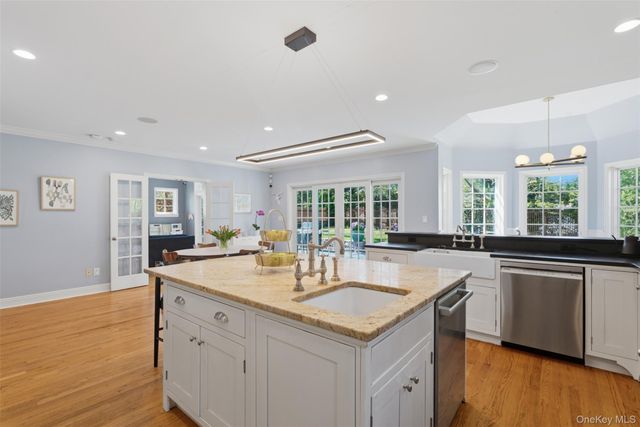 42 Mulberry Lane, New Rochelle, NY 10804