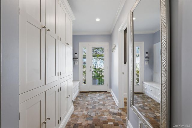42 Mulberry Lane, New Rochelle, NY 10804