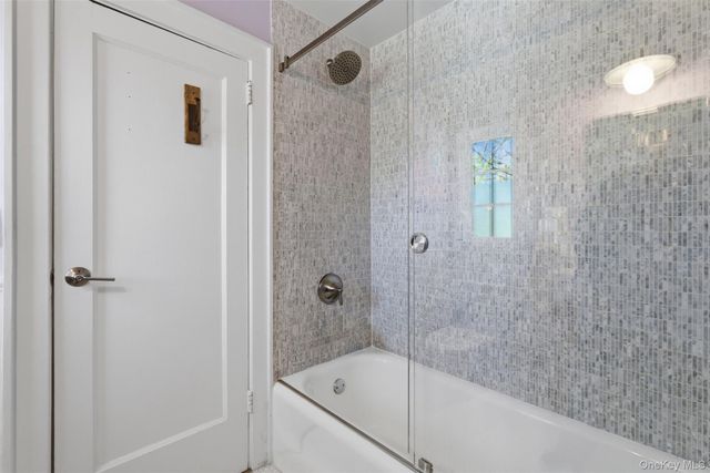 42 Mulberry Lane, New Rochelle, NY 10804