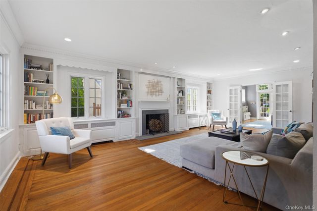 42 Mulberry Lane, New Rochelle, NY 10804