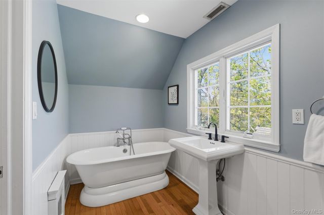 42 Mulberry Lane, New Rochelle, NY 10804