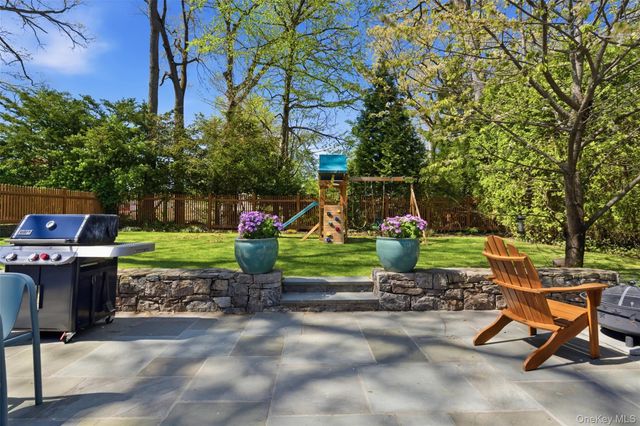 42 Mulberry Lane, New Rochelle, NY 10804