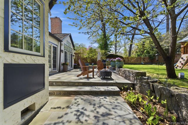 42 Mulberry Lane, New Rochelle, NY 10804